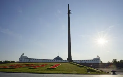 В Великом Новгороде начал разрушаться Монумент Победы