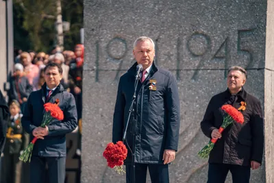 18-метровый меч Монумента Славы в Новосибирске... проржавел! - KP.RU