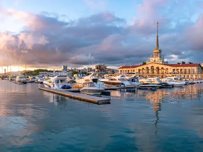 Морской порт Сочи (морской вокзал) одно из лучших мест для удачной  фотосессии