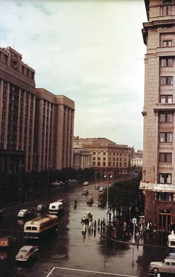 Такой была Москва 1950-х и так в 2023 году эти места выглядят на фото с тех  же точек | Про life в Москве и не только | Дзен