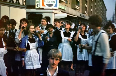 Фото \"Празднование последнего звонка в Москве\", 25 мая 1981, г. Москва -  История России в фотографиях