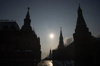 Где сейчас покататься на коньках в Москве — каток на Красной площади, в  Парке Горького, саду «Эрмитаж» и другие — Сноб