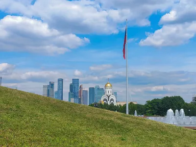 В Москве помыли монумент Победы на Поклонной горе - РИА Новости, 01.05.2023