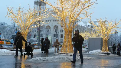 Погода шутит: в Москве после рекордного тепла выпал снег // Новости НТВ