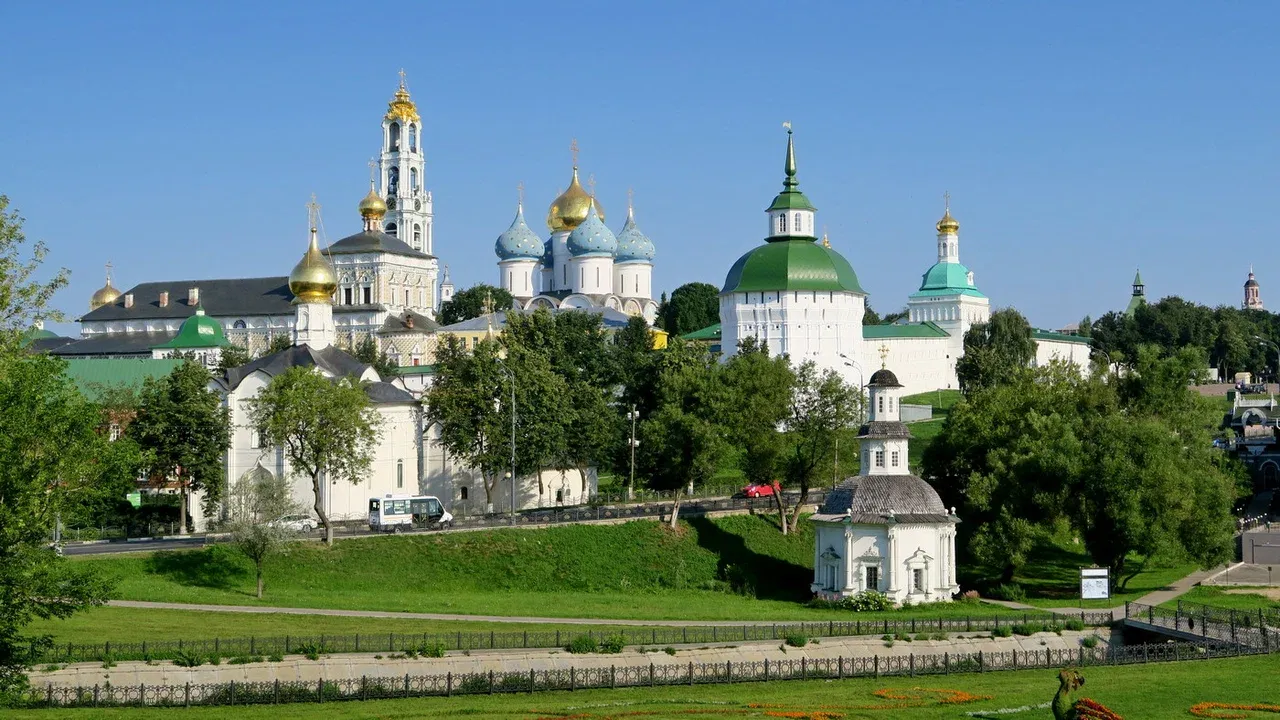 Москва сергиев посад 15. Сергиев Посад обои. Обои на раб стол Сергиев Посад. Сергиев Посад Лавра фото с электрички. Обои на рабочий стол Сергиев Посад.