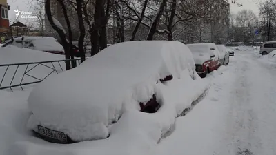 Высота снега в Москве может побить 65-летний рекорд — видео - 13.02.2021,  Sputnik Кыргызстан