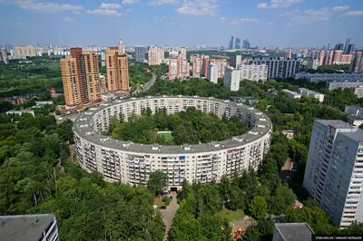 Москва, Россия - 21 июля 2019 г. Вид сверху на Комсомольскую площадь,  известную также как площадь трех железнодорожных вокзалов Стоковое  Изображение - изображение насчитывающей железнодорожный, пункт: 158601645