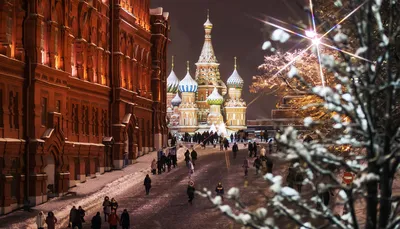 Москва📸 Куда пойти? on Instagram: “Зима в Москве начнется вовремя❄️ 1  декабря температура снизится вплоть до -6 градусов, а влага на дорогах  превратится в голо…