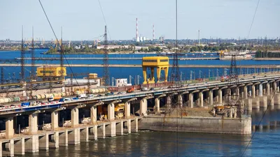 В Волгограде Астраханский мост окрасили в честь Дня недоношенных детей |  ОБЩЕСТВО: Семья | ОБЩЕСТВО | АиФ Волгоград