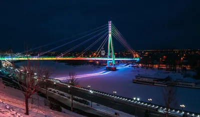 Мост влюбленных в Тюмени. Ночь. - Фото с высоты птичьего полета, съемка с  квадрокоптера - PilotHub