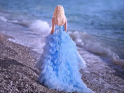 На море в длинном платье: фото в формате JPG