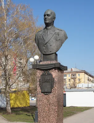 Бюст Николая Дмитриевича Кузнецова, памятник, мемориал, городской округ  Самара, Советский район, сквер Авиаконструкторов — Яндекс Карты