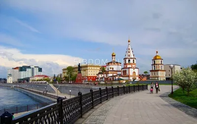 В Иркутске требуют снести пристрой к жилым домам на Лисихинской набережной.  СИБДОМ