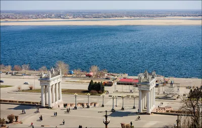 ПО НАБЕРЕЖНОЙ ВДОЛЬ ВОЛГИ