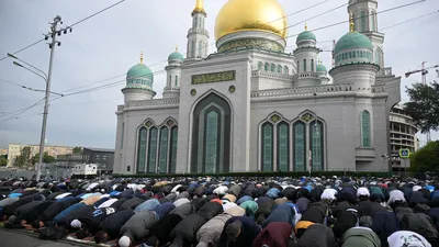 Джума намаз. Пятничную молитву в Московской Соборной мечети провел  Верховный муфтий Египта Шауки Аллям