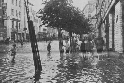 Фото \"Наводнение в Москве. Раушская набережная\", 1908 год, г. Москва -  История России в фотографиях