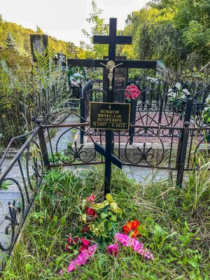 Николо-Архангельское кладбище: памятники, ограды, цветники, цоколи по  низкой цене на изготовление и монтаж. Купить памятник на Николо-Архангельском  кладбище от мастерской «Честный агент»