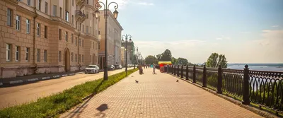 На Нижне-Волжской набережной тестируют новый светодинамический фонтан  (фотогалерея)