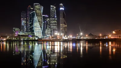 Февраль. Снег. Ночь. Москва Сити 🌃 Автор фото kraskaaa 📷 Жизнь - это то,  что происходит с вами, пока вы строите другие планы✨ #snow… | Instagram