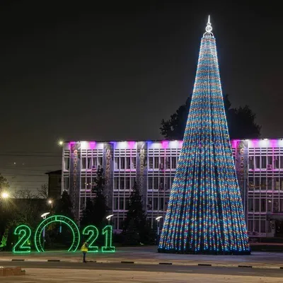 Виды города ночи новороссийск. Новороссийск. Россия 012021 Редакционное  Фотография - изображение насчитывающей небо, корабль: 210553612