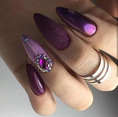 Красивый зеленый маникюр со стразами | Dream nails, Nail art inspiration,  Manicure