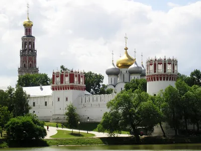 Москва Новодевичий монастырь Церковь Успения Пресвятой Богородицы Фотография