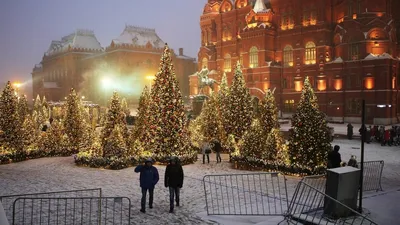 Москву украсили к Новому году и Рождеству