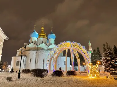 Из-за сильного ветра на улице Баумана сломалась новогодняя конструкция |  События | ОБЩЕСТВО | АиФ Казань