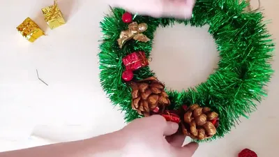 Новогодний венок DIY МК Новогодние поделки Как сделать Рождественский венок  Новогодний декор мастер класс от магазина рукоделия 100 идей