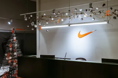 NIKE. НОВОГОДНИЙ ДЕКОР ОФИСА – DANCE PLANET Agency