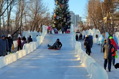 Сотни людей устремились в новогодний парк «Динамо» в Хабаровске: фото