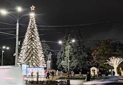 В Ростове завершили украшение улиц города к Новому году
