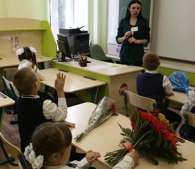 Не может ребенок молча уйти под воду»: учитель физкультуры, на уроке  которого утонула второклассница, высказался в суде - KP.RU