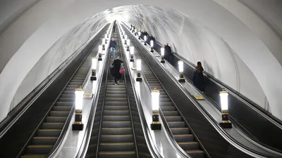 В московском метро девушка упала на пути из-за головокружения - РИА Новости,  31.07.2023