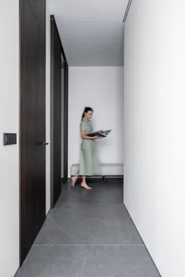 Как оформить очень маленькую, очень узкую или очень длинную прихожую |  Apartment interior, Apartment interior design, White apartment