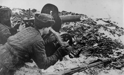 Файл:RIAN archive 14 Anti-aircraft gunners defending Moscow.jpg — Википедия