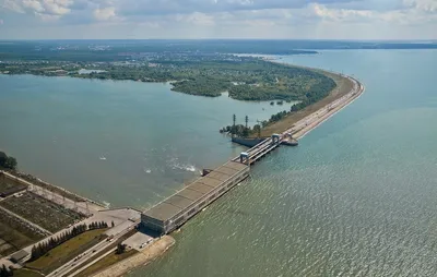 Новосибирская ГЭС — водопад на Обском море