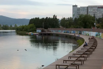 Лет 15 живу с таким видом, и до сих пор налюбоваться не могу. Омск, ул.  Иртышская набережная. Балкон. | Пикабу