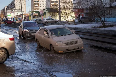 Россия, Омск Улица с старинными зданиями XIX века в центральной части  города Редакционное Стоковое Фото - изображение насчитывающей линия, спуск:  117450148