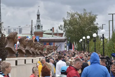 Залпы из пушек и экскурс в историю: в Омске эффектно открыли памятник  Бухгольцу | Общество | Омск-информ