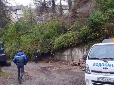 Оползень сошел в центре Сочи и оставил несколько улиц без воды: Город:  Среда обитания: Lenta.ru