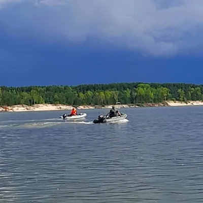 В воде не тонет: рыбаки спасли жителя Новосибирска, плывущего на бревне |  Infopro54 - Новости Новосибирска. Новости Сибири