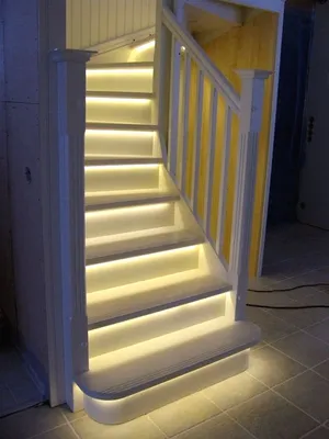 Освещение лестницы в доме - 100 фото лучших идей от профи! | Staircase  lighting ideas, Modern staircase, Modern stairs