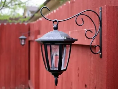 Подсветка на забор: освещение забора загородного дома, столбов забора,  световое оформление Статьи