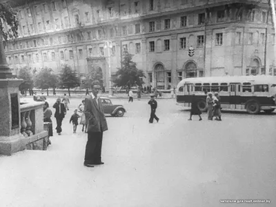 Пальмы на улицах, пиджак оверсайз. Центр Минска с ваших старых фото