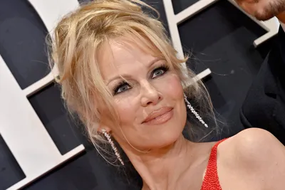 Pamela Anderson Is in Her Makeup-Free Era — See Photo | Allure