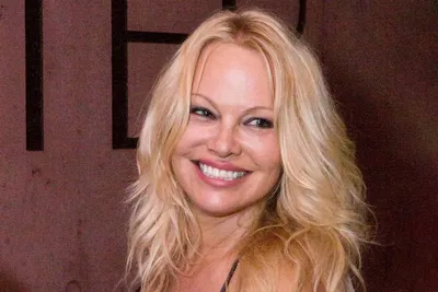 This Is Exactly How Pamela Anderson Did Her Makeup In the '90s