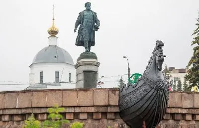 Файл:Памятник Афанасию Никитину в городе Тверь.jpg — Википедия