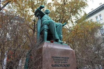 Фото: Памятник П. И. Чайковскому, жанровая скульптура, Московская область,  Клин, сквер Чайковского — Яндекс Карты