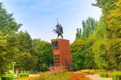 Бронемашина - Изображение Памятник В.И.Чапаеву, Чебоксары - Tripadvisor